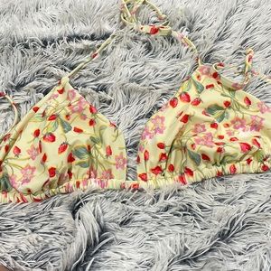 VS string bikini top. Great shape!